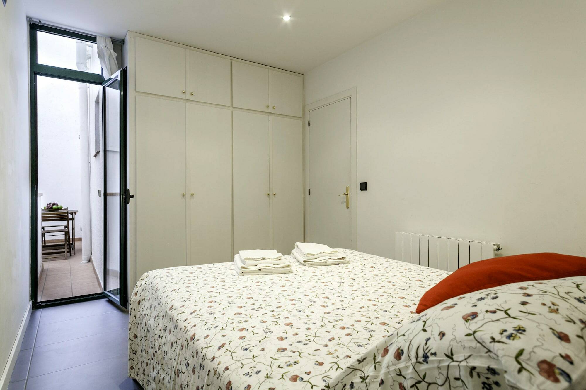 Barcelona Comtal Apartments Екстер'єр фото