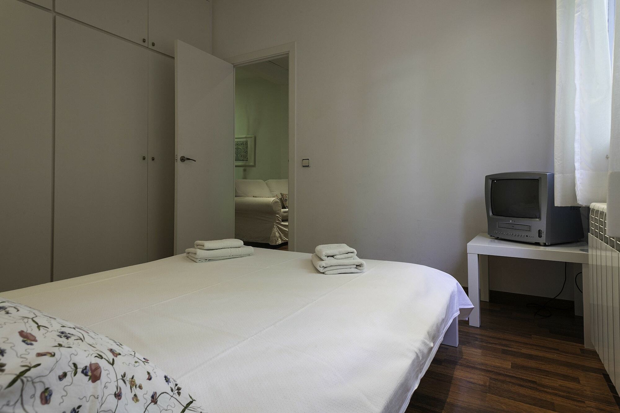 Barcelona Comtal Apartments Екстер'єр фото